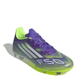 Championes de fútbol Adidas F50 League FG, diseñados para césped natural y artificial. Presentan una capellada de Fiberskin con diseño Sprintgrid en tonos violeta y verde neón, con suela Sprintplate 360 para mayor tracción y estabilidad.
