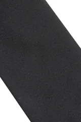 Corbatín Florenzi color fucsia con patrón geométrico en relieve, ideal para ocasiones formales.