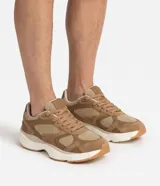 Championes deportivos Renner para hombre, de color marrón y tostado, con diseño volumétrico, capellada combinada de malla y material sintético, cordones al tono y suela chunky de goma.