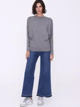 Pantalón de jean azul de corte ancho.