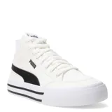 Championes urbanos Puma Court Classic Vulc Mid FS de caña media, confeccionados en lona negra con la icónica franja lateral en blanco. Presentan cierre de cordones, suela vulcanizada blanca con detalles en negro y logo de la marca en el lateral y la lengüeta.