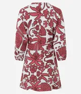 Vestido corto de playa confeccionado en tejido de viscolino estampado con flores. Presenta mangas largas, escote en V cruzado, lazo lateral y elástico en los puños.