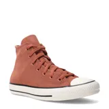 Championes de caña alta Converse modelo Chuck Taylor All Star, confeccionados en gamuza color marrón con puntera de goma blanca y suela vulcanizada.