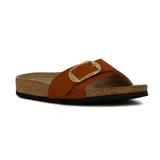 Sandalia de estilo birkenstock color marrón claro, con tira ancha ajustable mediante una hebilla metálica grande, plantilla anatómica y suela de corcho con base de goma negra.