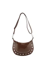 Cartera tipo bandolera de color negro con diseño de media luna, decorada con tachas metálicas plateadas en el borde frontal y correa ajustable.