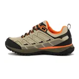 Championes de trekking Diadora, diseño robusto en tonos beige, negro y detalles en naranja. Presentan una estructura reforzada, cordones técnicos y suela con relieve para mayor tracción en terrenos irregulares.