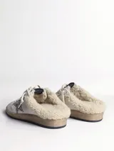 Zapatillas deportivas Ball Star color blanco, con estrella plateada con purpurina y forro de shearling color beige.