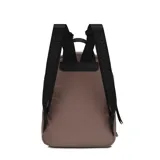 Mochila urbana Las Oreiro modelo Love, color rosado con diseño acolchado de costuras cuadradas. Presenta un bolsillo frontal con cierre, logo de la marca en placa rectangular negra y un detalle de corazón rojo bordado en la parte inferior. Incluye correas ajustables negras con el logo de la marca y manija superior.