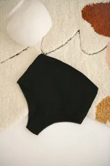 Bombacha maternal de tiro alto diseñada para embarazo y postparto, confeccionada en algodón con doble tejido reforzado en la parte delantera y trasera para mayor sujeción y comodidad.