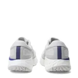 Championes de running New Balance modelo Evoz con tecnología Fresh Foam. Diseño en color gris claro con detalles en violeta y fucsia en la entresuela y logo de la marca.