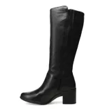 Bota bucanera de caña alta confeccionada en cuero negro con textura granulada. Presenta un diseño clásico con punta redonda, tacón cuadrado de altura media y cierre lateral interno.