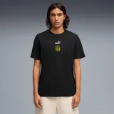 Remera de algodón color negro, de corte clásico y manga corta. Presenta el logo de la marca Puma y el escudo del Club Atlético Peñarol estampados en el centro del pecho.