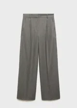 Pantalón de vestir gris con corte wide leg, tiro alto, pinzas y trabillas para cinturón.