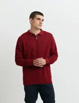 Remera de punto canalé francés con cuello polo, manga larga y cierre frontal de metal con tirador personalizado.