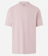 Remera de corte relaxed, confeccionada en algodón de tejido grueso con cuello redondo y mangas cortas.