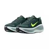 Championes de running Nike Vomero Plus, color verde oscuro con logo Nike Swoosh en amarillo neón. Presentan una suela gruesa con amortiguación visible que dice "ZOOMX".