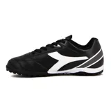 Championes de fútbol Diadora Tifosi Tf para hombre, color negro con detalles en blanco.