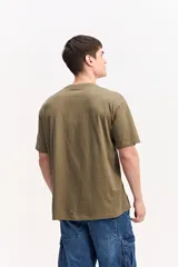 Remera oversize gris melange de algodón con estampa tipográfica frontal en color azul y gris.