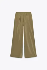 Pantalón tipo palazzo de corte recto y tejido fluido, color naranja. Presenta cintura elástica con cordón ajustable y bolsillos laterales.
