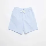 Pack de dos shorts de descanso con diseño de rayas verticales, cintura elástica con cordón de ajuste y bolsillos laterales.