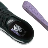 Zapatillas Vans Sk8-Hi color verde oscuro con detalles en blanco, de caña alta y suela blanca con base marrón.