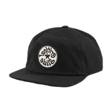 Gorro de visera plana color negro, confeccionado en sarga de algodón, con parche circular frontal en blanco y negro con la inscripción "Critical Slide".