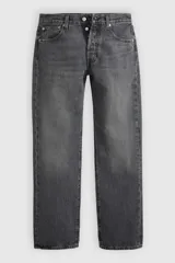 Jean de corte relajado y tiro bajo, confeccionado en denim de algodón sin elasticidad, con diseño clásico de cinco bolsillos y cierre de botones.