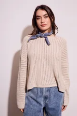 Sweater celeste de tejido de punto calado con lurex, de corte holgado y mangas largas.