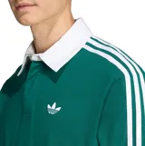 Remera polo de manga larga Adidas en color verde, con cuello y solapa de botones en contraste blanco, y las clásicas tres tiras blancas en las mangas.