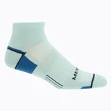 Pack de tres pares de medias cortas de corte deportivo, con diseño técnico que incluye zonas de refuerzo y ajuste elástico. Presentan combinaciones de colores gris, menta y detalles en rosa y azul.