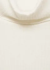 Jersey de punto fino con textura acanalada, diseño ajustado, cuello vuelto y manga larga.