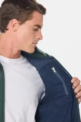 Campera gris jaspeado con cierre frontal, cuello alto y bolsillos laterales. Interior de polar.