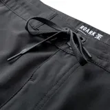 Boardshort híbrido Roark Venture de color negro, con cordón ajustable en la cintura y bolsillos laterales con cierre.