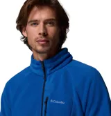Campera polar de microfibra con cierre frontal completo, cuello alto, bolsillos laterales con cierre y un bolsillo vertical en el pecho con cierre y logo de la marca bordado.