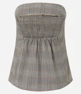 Blusa de sastrería sin breteles con estampado de cuadros, confeccionada en tejido estructurado con corte recto y bajo levemente evasé. Presenta un recorte delantero asimétrico y espalda con lastex para un ajuste preciso al cuerpo.