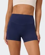 Short deportivo de color azul marino, tiro alto con cintura ancha y diseño ajustado, con una longitud de entrepierna corta.