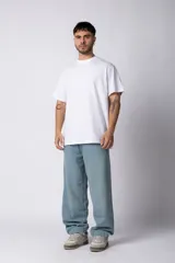 Remera color crudo de corte recto y mangas cortas.