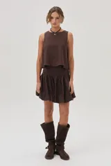 Minifalda balloon color chocolate, confeccionada en lino.