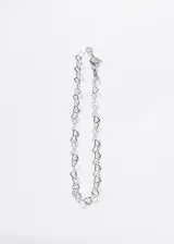 Pulsera de eslabones formados por pequeños corazones entrelazados en plata 925, con cierre de resorte.