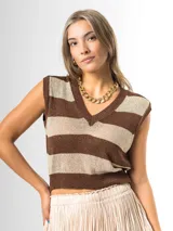 Chaleco de punto sin mangas con escote en V, con diseño de rayas horizontales en color marrón y beige metalizado.