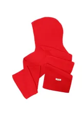 Bufanda de punto acanalado color rojo con capucha integrada. Presenta una etiqueta pequeña con logo en uno de los extremos.