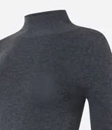 Blusa verde oscuro de viscosa con cuello alto y mangas largas con abertura en el puño.