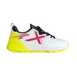 Championes de hockey sobre césped Munich Drag 04, blancos con detalles en amarillo, fucsia y negro. Capellada de PU y tejido, soporte lateral, tecnología Shock Protect en puntera y talón, plantilla X-Lite en la mediasuela y suela de phylon y goma.