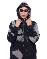 Canguro con capucha de denim negro con manchas grises, cierre frontal parcial con cremallera y bolsillo tipo canguro.