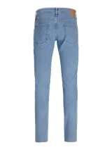 Jean slim fit de tiro medio y diseño clásico de cinco bolsillos, en tono azul claro. Confeccionado en mezcla de algodón, poliéster, lyocell, viscosa y elastano, ofrece un calce ajustado y flexible.