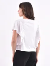 Remera verde agua con mangas cortas con volados.