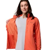 Campera polar Columbia de tejido técnico con tecnología Omni-Wick que absorbe la humedad. Presenta cuello alto, cierre frontal completo, bolsillo con cierre en el pecho y bolsillos laterales. Diseño de ajuste entallado con ribetes en puños y dobladillo.