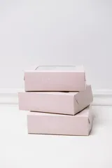 Pack de tres bombachas tipo vedetina de algodón, en colores gris melange, negro y blanco. Presentan un corte clásico con terminaciones suaves.