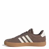 Championes Adidas VL Court 3.0 para mujer, color marrón con las tres tiras características en blanco y suela de goma tipo chunky.