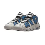 Zapatillas Nike Air More Uptempo, color gris con detalles en azul y negro.